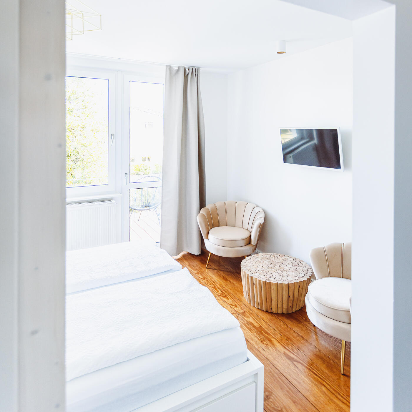 Doppelzimmer mit Balkon in der Pension Strandglück an der Ostsee
